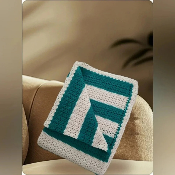 Crochet Afghan 54" X 74" Cottage Green Off White Holiday Farmhouse Christmas - Picture 2 of 6